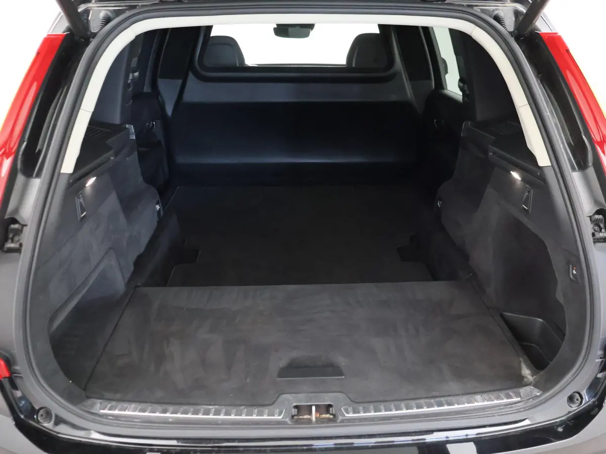 2.0 D4 190 PK GRIJS KENTEKEN EURO 6 DIESEL | WEGKL. TREKHAAK | ADAPTIVE CRUISE | LEDER | CAMERA