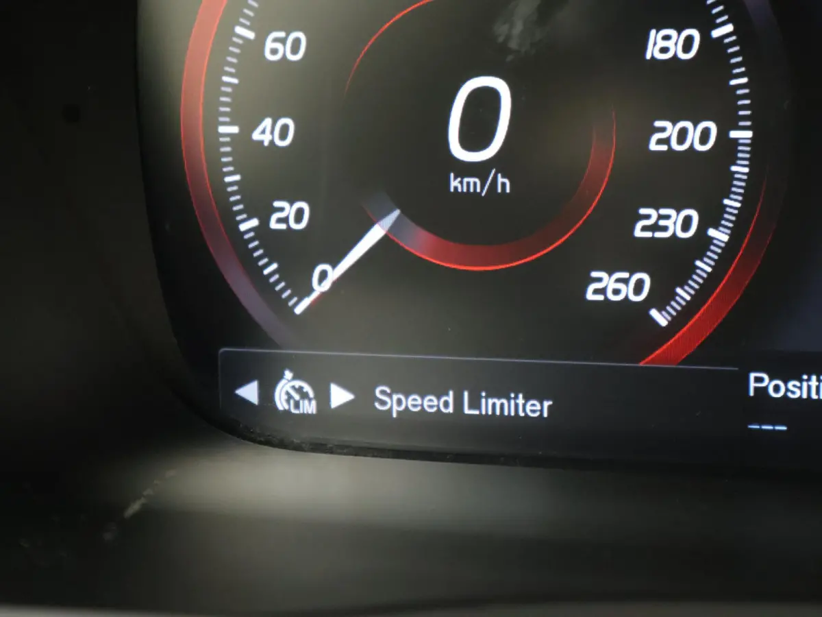 2.0 D4 190 PK GRIJS KENTEKEN EURO 6 DIESEL | WEGKL. TREKHAAK | ADAPTIVE CRUISE | LEDER | CAMERA