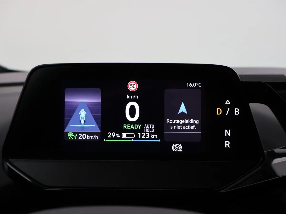 PRO 77 kWh + ADAPTIVE CRUISE | STUURVERW. 91% SOH | STOELVERW. | SFEERVERLICHTING | DRAADLOZE CARPLAY