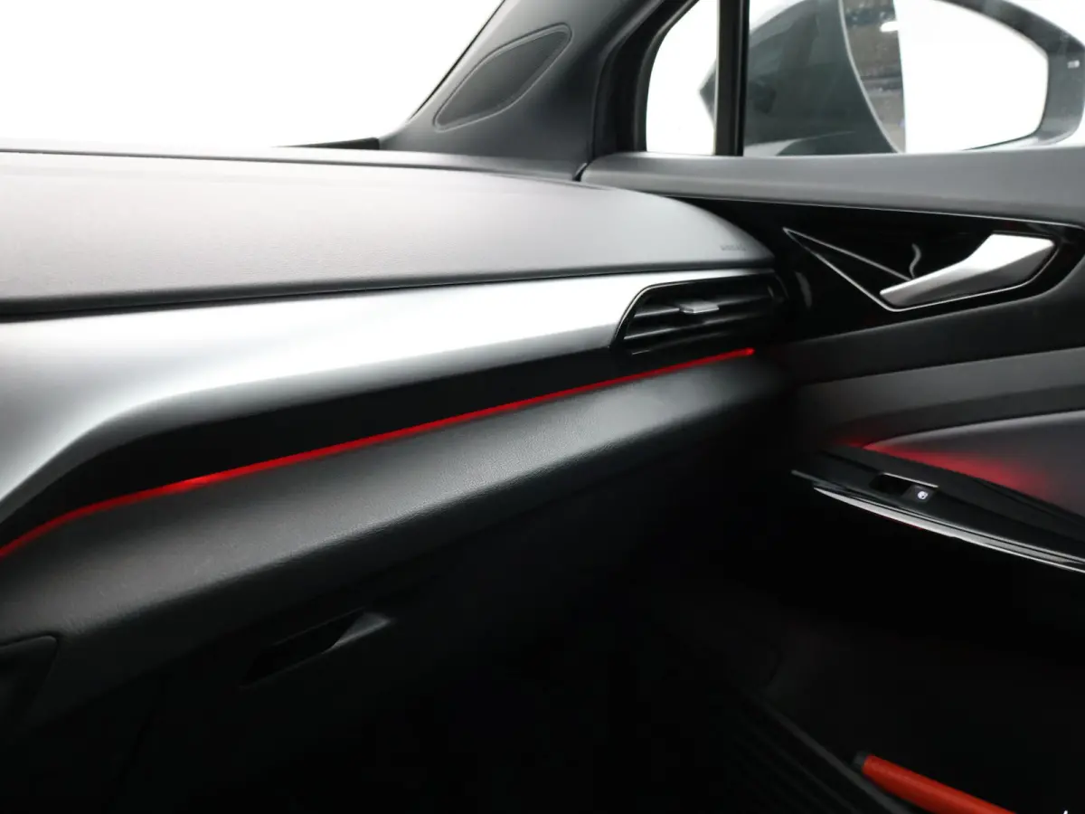 PRO 77 kWh + ADAPTIVE CRUISE | STUURVERW. 91% SOH | STOELVERW. | SFEERVERLICHTING | DRAADLOZE CARPLAY