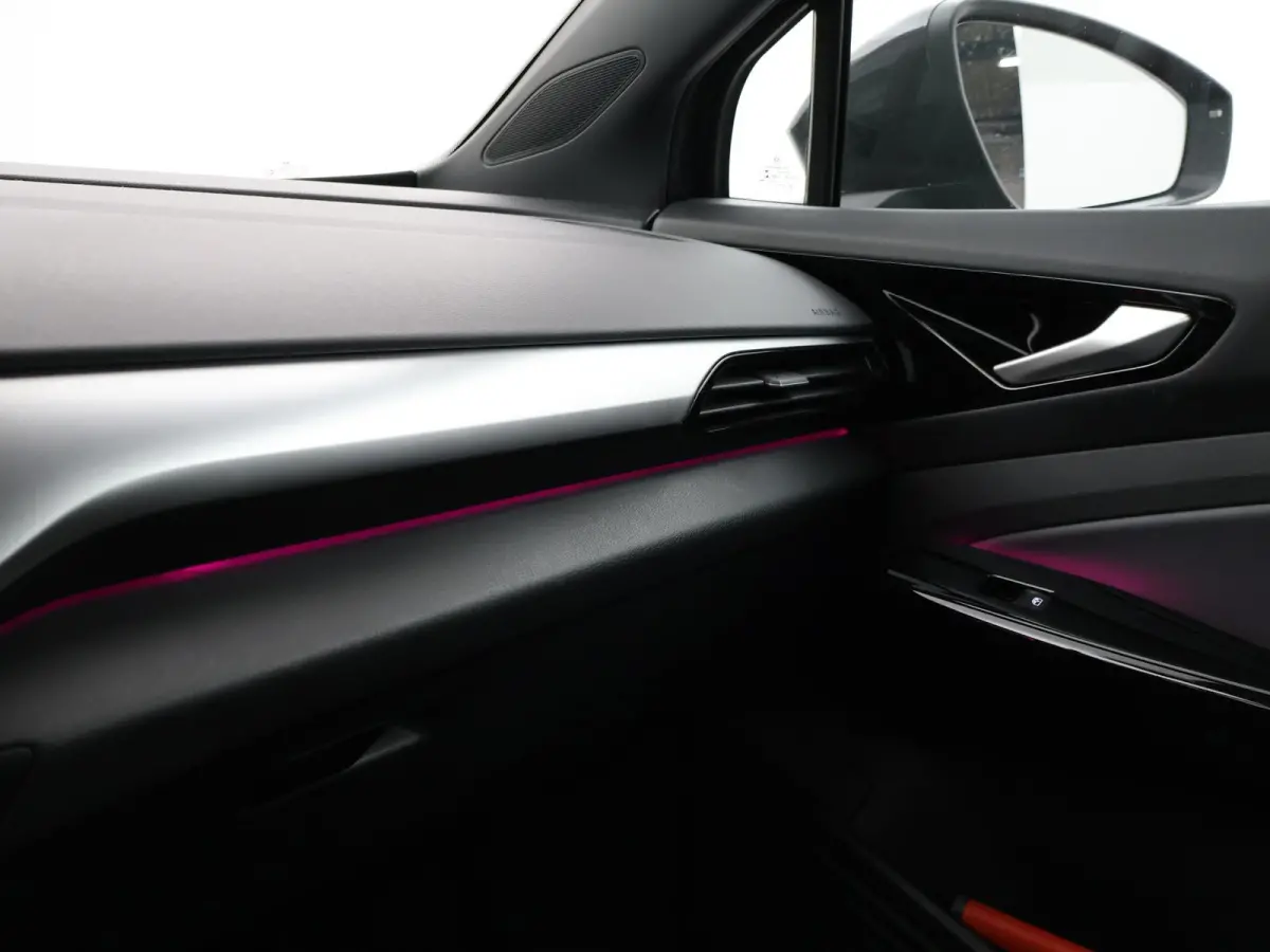 PRO 77 kWh + ADAPTIVE CRUISE | STUURVERW. 91% SOH | STOELVERW. | SFEERVERLICHTING | DRAADLOZE CARPLAY