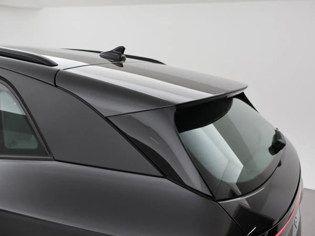 PRO 77 kWh + ADAPTIVE CRUISE | STUURVERW. 91% SOH | STOELVERW. | SFEERVERLICHTING | DRAADLOZE CARPLAY