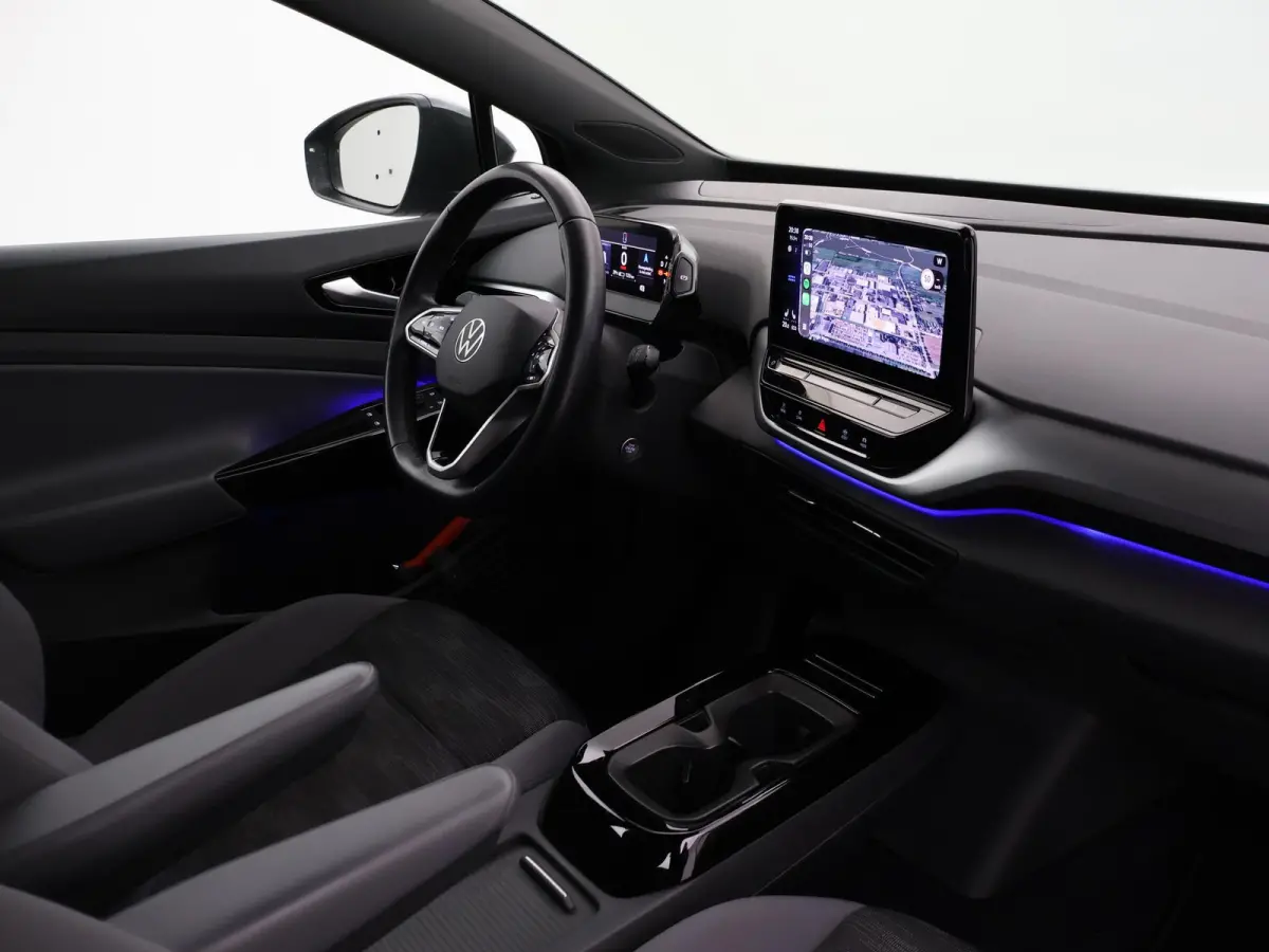PRO 77 kWh + ADAPTIVE CRUISE | STUURVERW. 91% SOH | STOELVERW. | SFEERVERLICHTING | DRAADLOZE CARPLAY