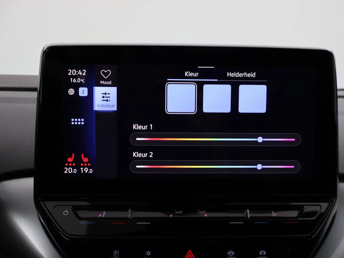 PRO 77 kWh + ADAPTIVE CRUISE | STUURVERW. 91% SOH | STOELVERW. | SFEERVERLICHTING | DRAADLOZE CARPLAY