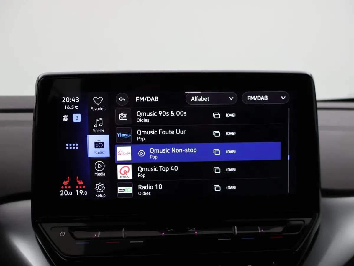 PRO 77 kWh + ADAPTIVE CRUISE | STUURVERW. 91% SOH | STOELVERW. | SFEERVERLICHTING | DRAADLOZE CARPLAY