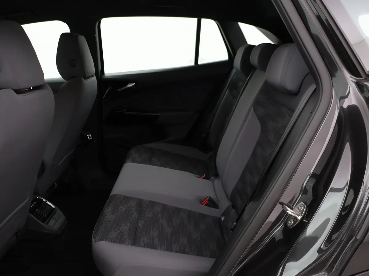 PRO 77 kWh + ADAPTIVE CRUISE | STUURVERW. 91% SOH | STOELVERW. | SFEERVERLICHTING | DRAADLOZE CARPLAY