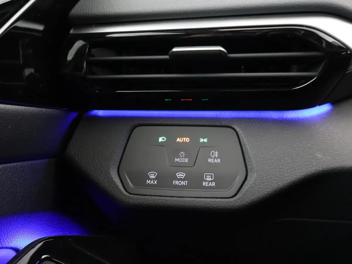 PRO 77 kWh + ADAPTIVE CRUISE | STUURVERW. 91% SOH | STOELVERW. | SFEERVERLICHTING | DRAADLOZE CARPLAY