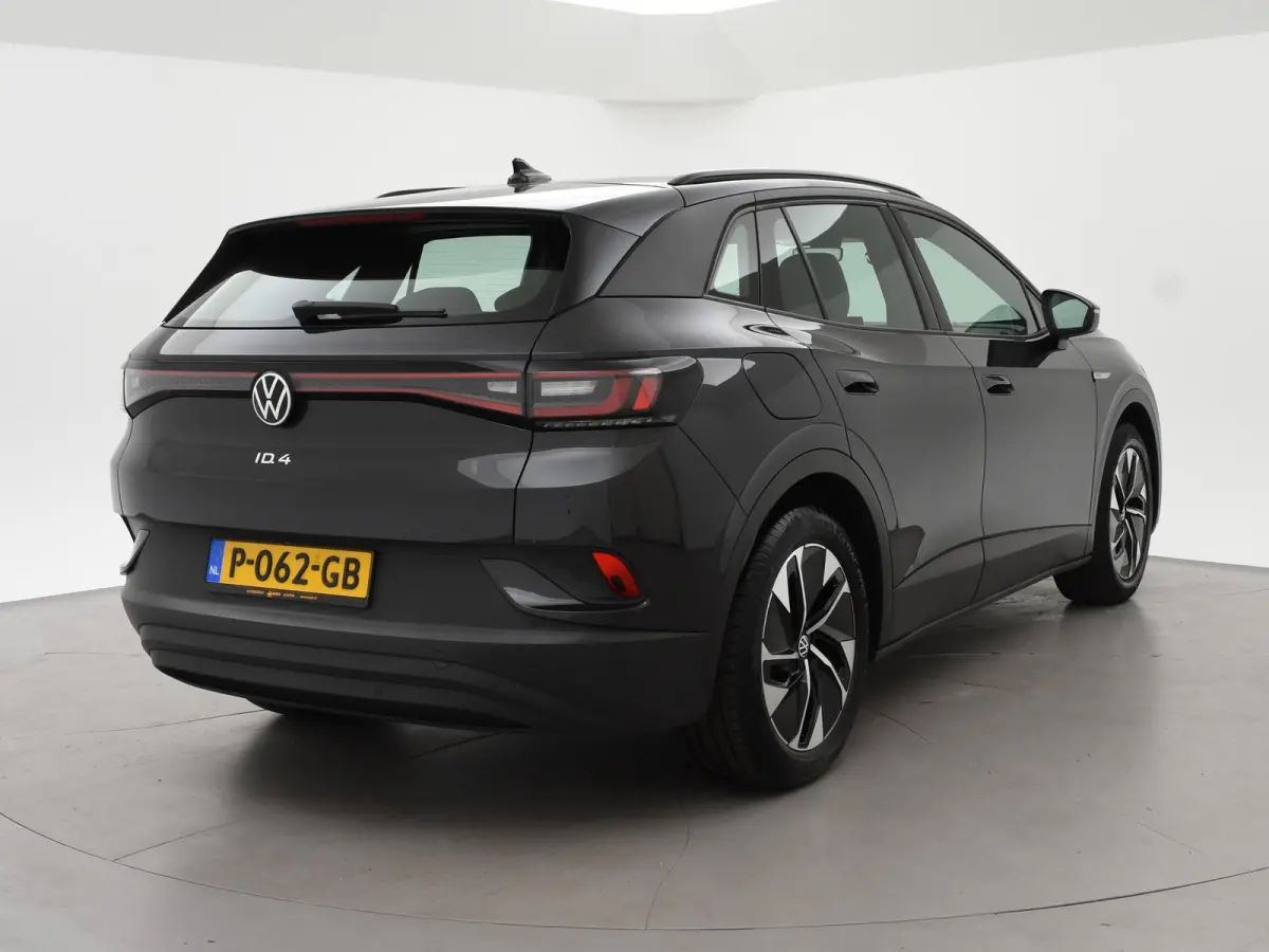 PRO 77 kWh + ADAPTIVE CRUISE | STUURVERW. 91% SOH | STOELVERW. | SFEERVERLICHTING | DRAADLOZE CARPLAY
