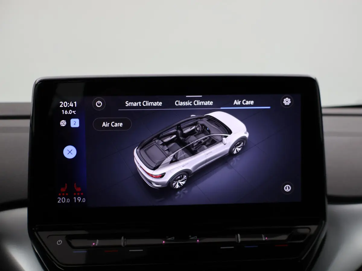 PRO 77 kWh + ADAPTIVE CRUISE | STUURVERW. 91% SOH | STOELVERW. | SFEERVERLICHTING | DRAADLOZE CARPLAY