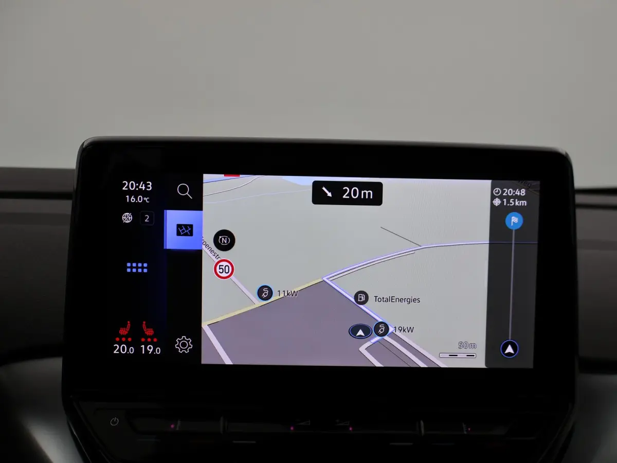PRO 77 kWh + ADAPTIVE CRUISE | STUURVERW. 91% SOH | STOELVERW. | SFEERVERLICHTING | DRAADLOZE CARPLAY