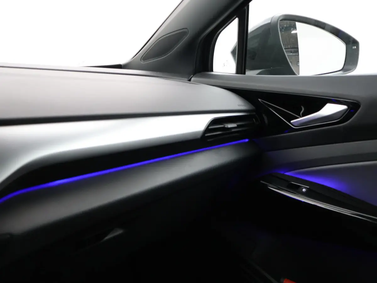 PRO 77 kWh + ADAPTIVE CRUISE | STUURVERW. 91% SOH | STOELVERW. | SFEERVERLICHTING | DRAADLOZE CARPLAY