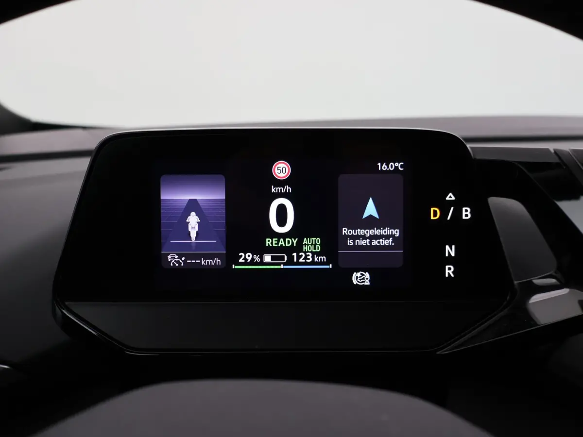PRO 77 kWh + ADAPTIVE CRUISE | STUURVERW. 91% SOH | STOELVERW. | SFEERVERLICHTING | DRAADLOZE CARPLAY