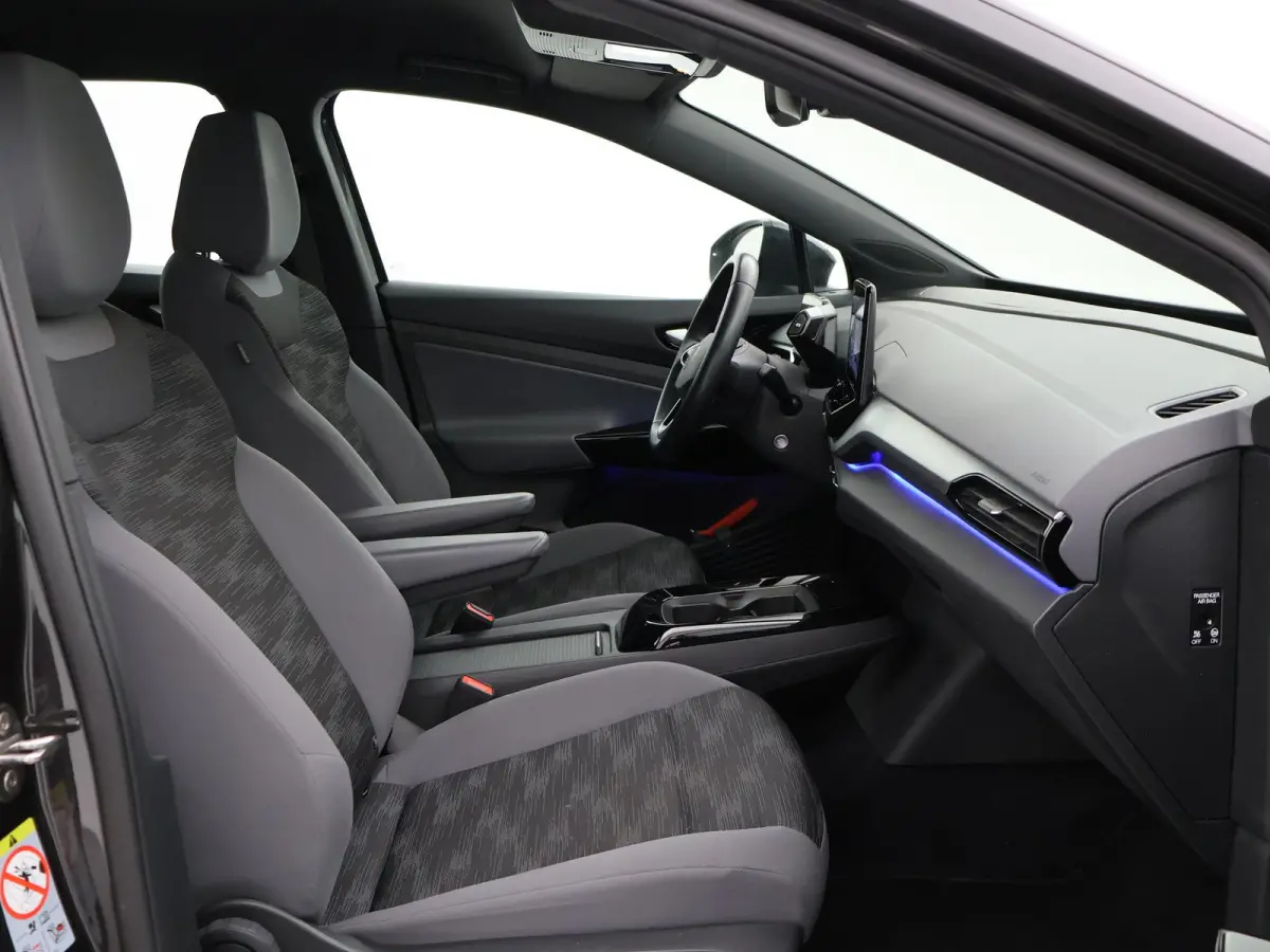 PRO 77 kWh + ADAPTIVE CRUISE | STUURVERW. 91% SOH | STOELVERW. | SFEERVERLICHTING | DRAADLOZE CARPLAY