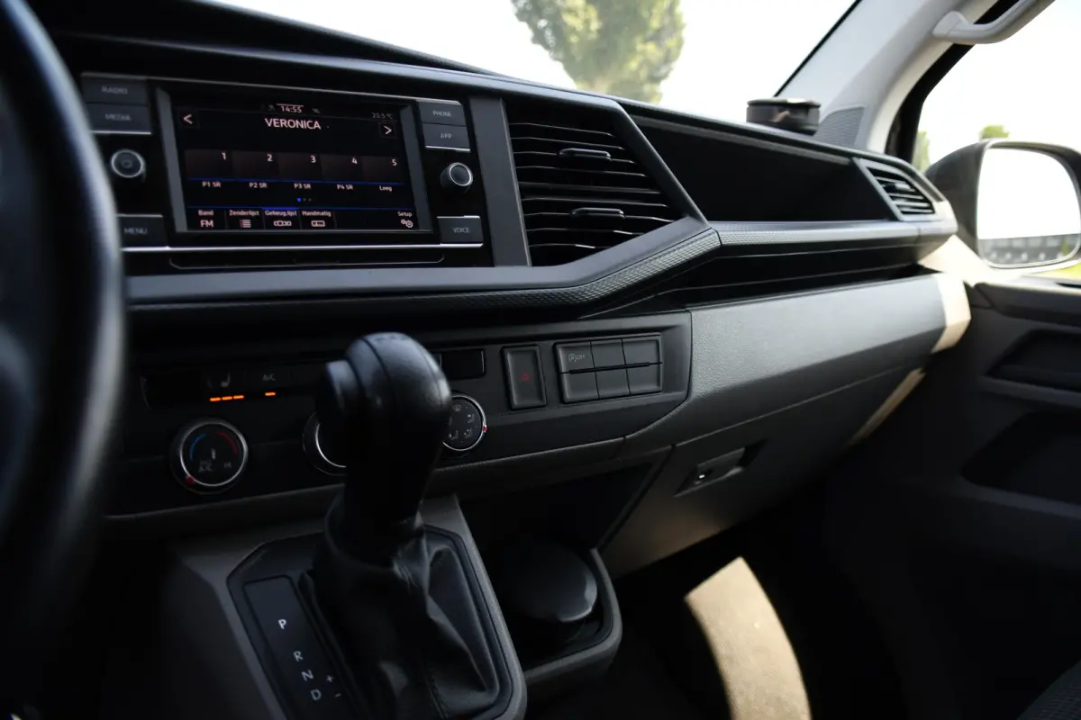 2.0 TDI L1H1 30 Black Edition Cruise, Carplay, 150PK, Automaat, Standkachel, Stoelverwarming, Sensoren, Trekhaak