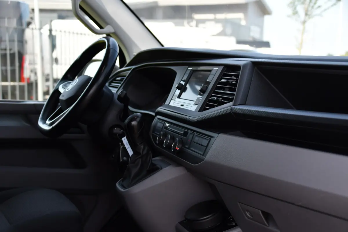 2.0 TDI L1H1 30 Black Edition Cruise, Carplay, 150PK, Automaat, Standkachel, Stoelverwarming, Sensoren, Trekhaak