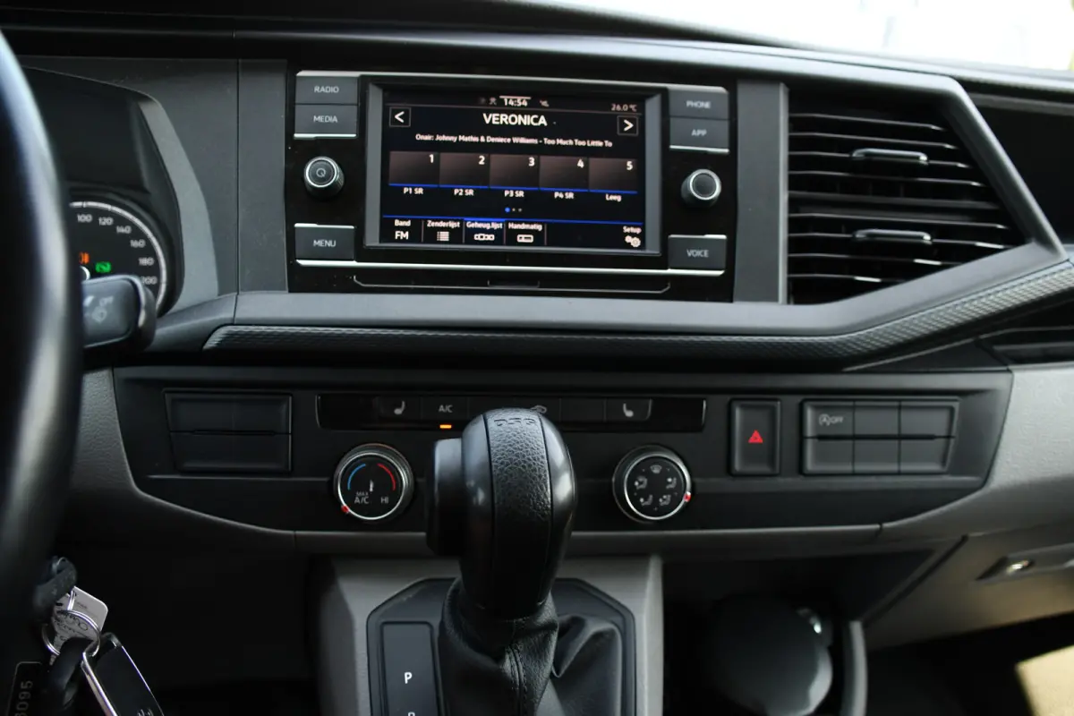 2.0 TDI L1H1 30 Black Edition Cruise, Carplay, 150PK, Automaat, Standkachel, Stoelverwarming, Sensoren, Trekhaak