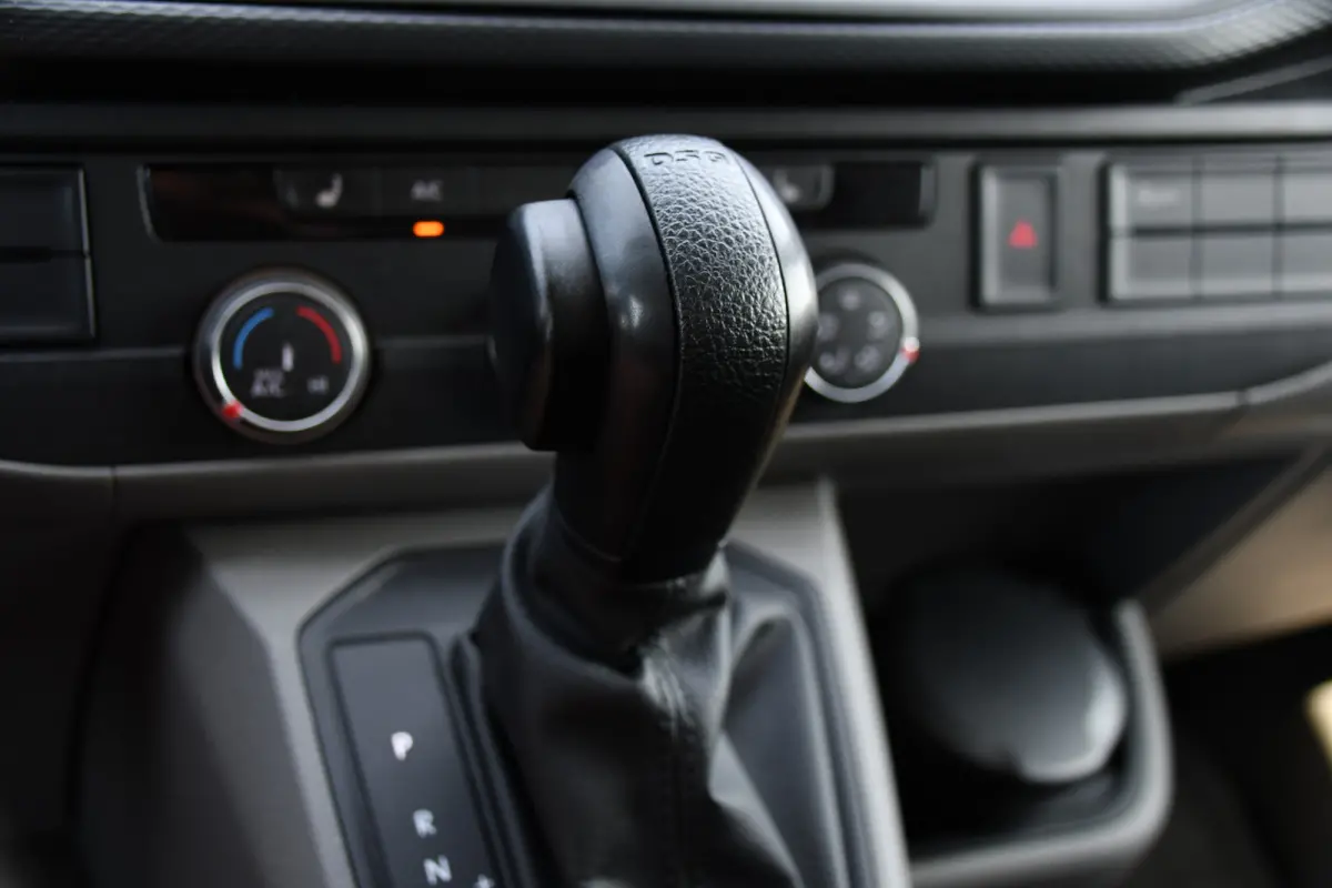 2.0 TDI L1H1 30 Black Edition Cruise, Carplay, 150PK, Automaat, Standkachel, Stoelverwarming, Sensoren, Trekhaak