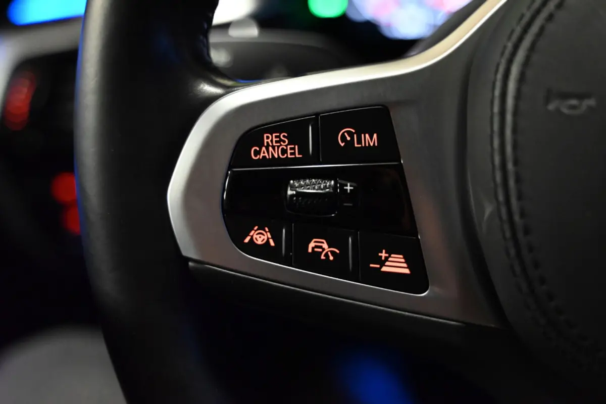 530i Luxury Line Individual - Bowers & Wilkins - ACC - Nappaleder - Keyless - HUD - Panoramadak