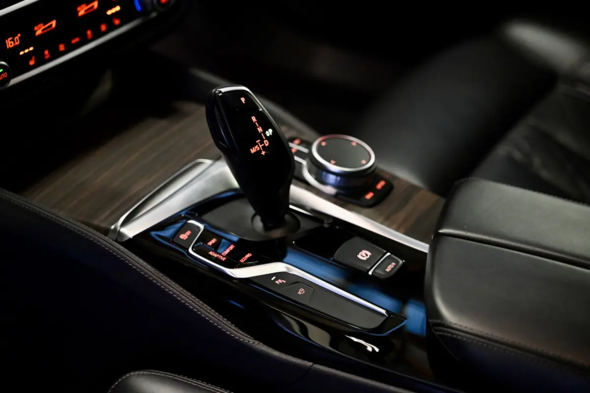 530i Luxury Line Individual - Bowers & Wilkins - ACC - Nappaleder - Keyless - HUD - Panoramadak