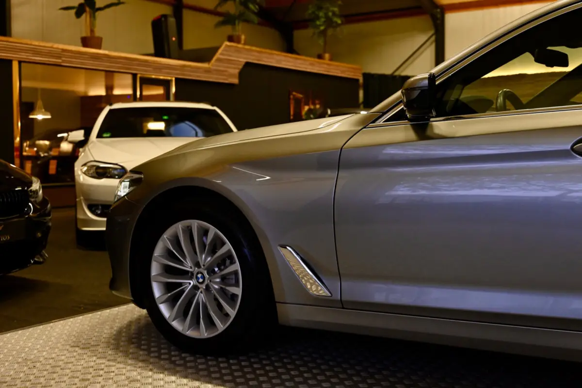 530i Luxury Line Individual - Bowers & Wilkins - ACC - Nappaleder - Keyless - HUD - Panoramadak