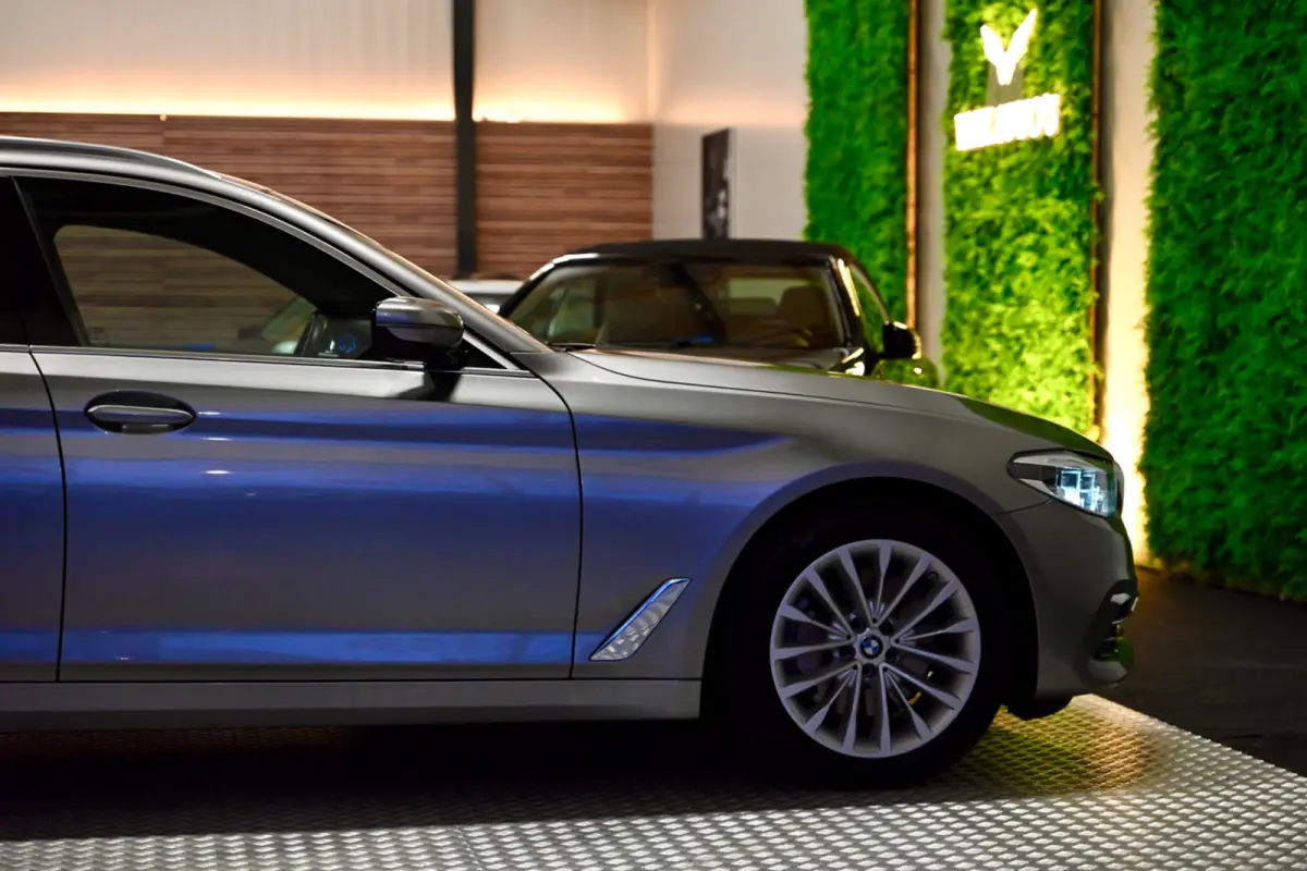 530i Luxury Line Individual - Bowers & Wilkins - ACC - Nappaleder - Keyless - HUD - Panoramadak