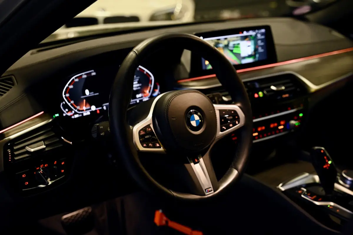 530i Luxury Line Individual - Bowers & Wilkins - ACC - Nappaleder - Keyless - HUD - Panoramadak