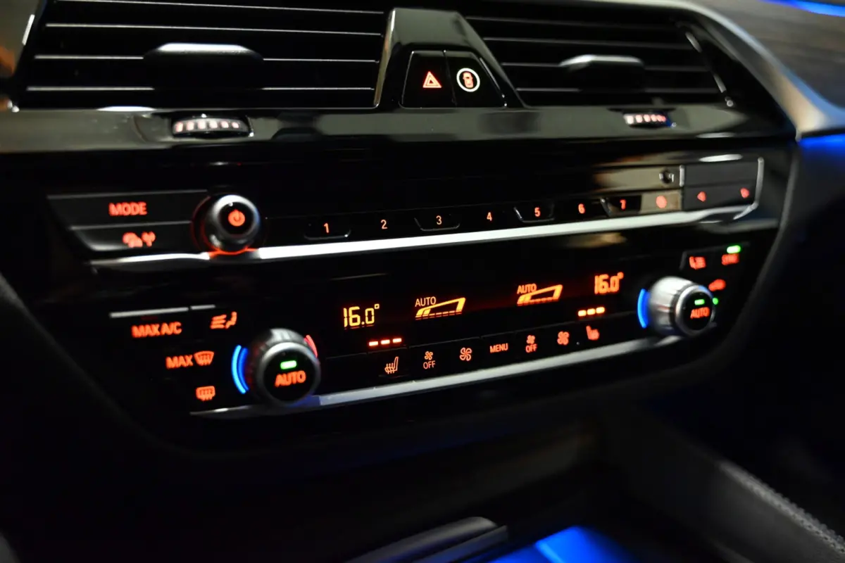 530i Luxury Line Individual - Bowers & Wilkins - ACC - Nappaleder - Keyless - HUD - Panoramadak
