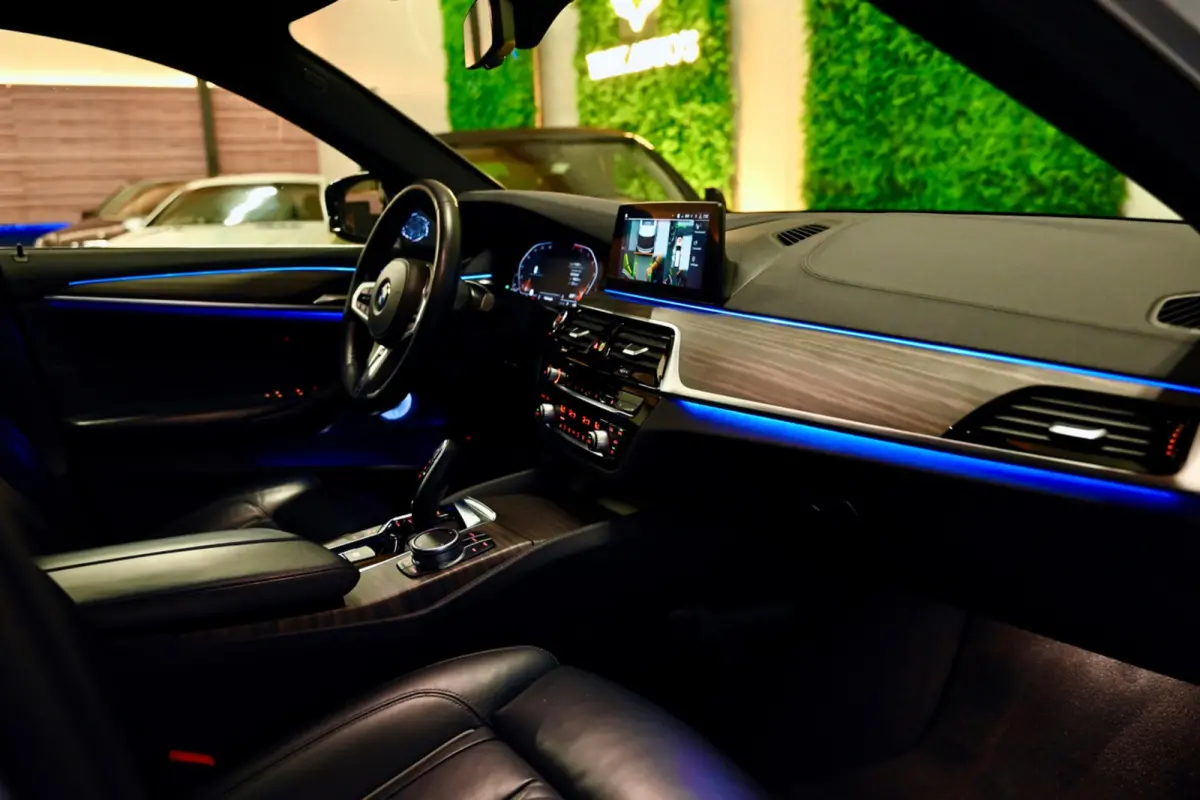 530i Luxury Line Individual - Bowers & Wilkins - ACC - Nappaleder - Keyless - HUD - Panoramadak