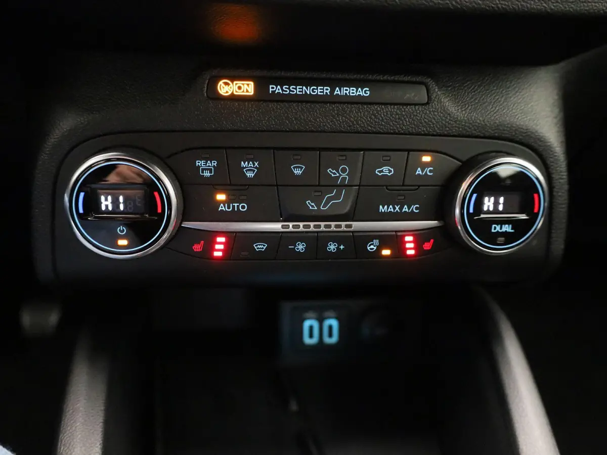 1.0 EcoBoost Hybrid ST Line X Business Winter pack - climate control - 18" velgen