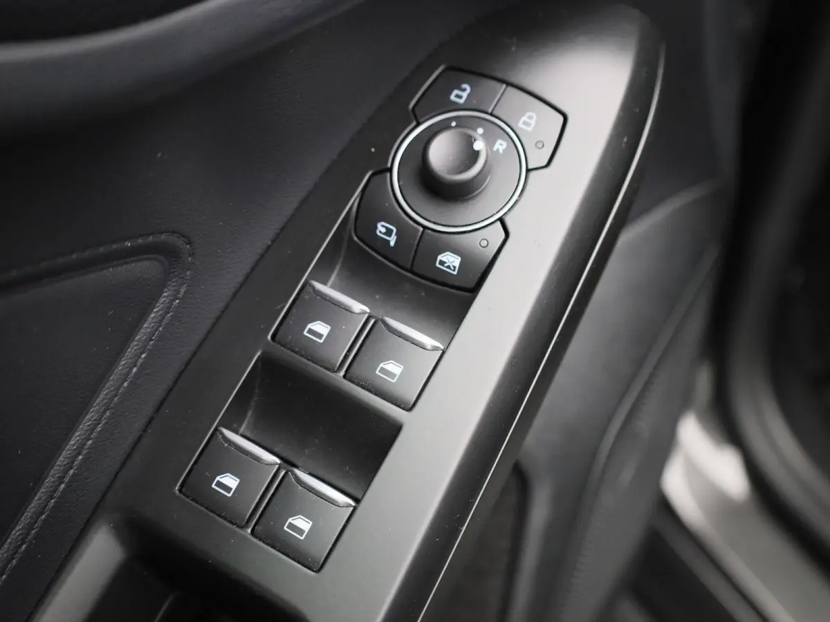 1.0 EcoBoost Hybrid ST Line X Business Winter pack - climate control - 18" velgen