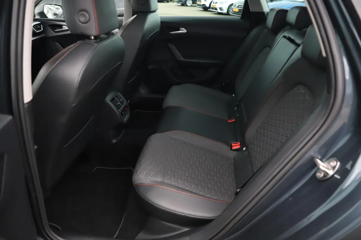 1.4 TSI eHybrid PHEV FR Business Intense 204PK Automaat Panoramadak Carplay Android Navigatie Achteruitrijcamera Climate Adaptive Cruise Lane Assist