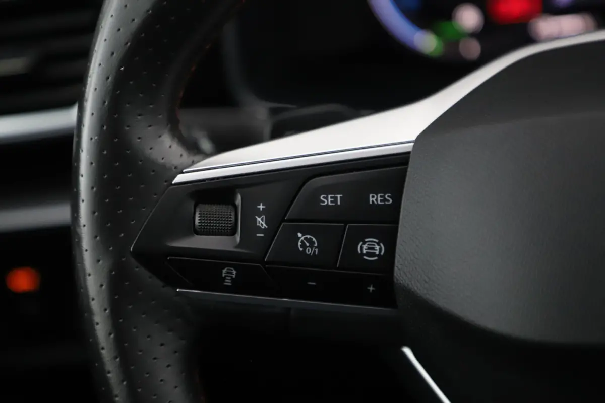 1.4 TSI eHybrid PHEV FR Business Intense 204PK Automaat Panoramadak Carplay Android Navigatie Achteruitrijcamera Climate Adaptive Cruise Lane Assist