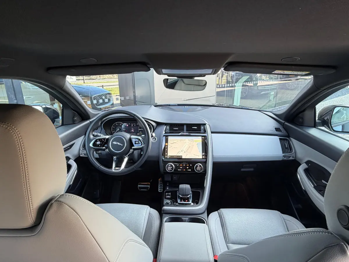 P300e AWD R-Dynamic SE | Stoelverwarming voor | 19 Inch | Adaptieve Cruise Control | Meridian