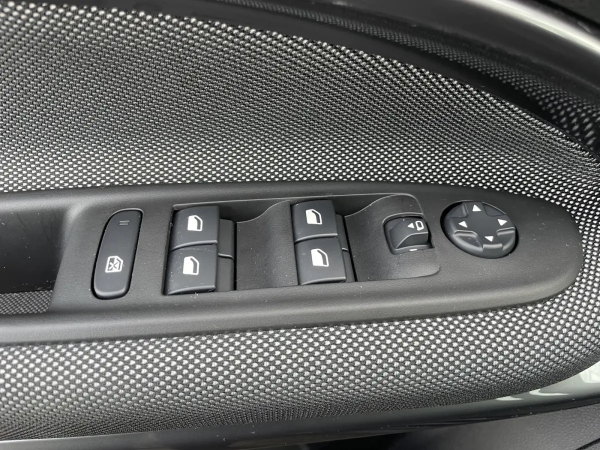1.2 Hybrid Urban Automaat | Apple/Android CarPlay rijdende auto niet altijd aanwezig