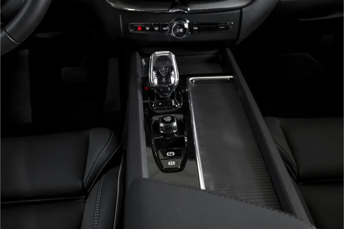 2.0 T6 Plug-in hybrid AWD Ultra Black Edition | S/K Panodak | Head-up | 360 Camera | Harman/Kardon | Dig. Cockpit | Adapt. Cruise | Stoel-+Stuurverw. | NAV+App.Connect | ECC | LM 21" | 0630