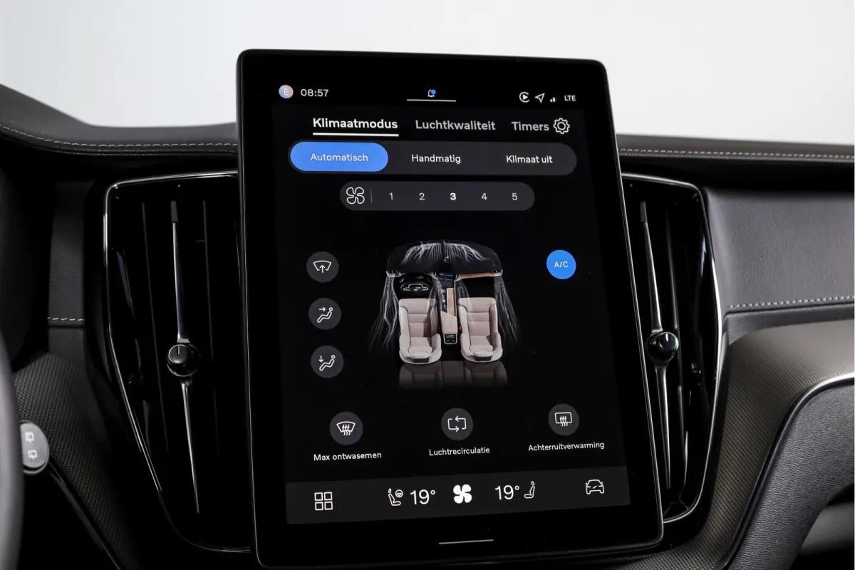 2.0 T6 Plug-in hybrid AWD Ultra Black Edition | S/K Panodak | Head-up | 360 Camera | Harman/Kardon | Dig. Cockpit | Adapt. Cruise | Stoel-+Stuurverw. | NAV+App.Connect | ECC | LM 21" | 0630