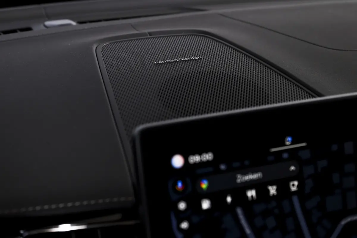 2.0 T6 Plug-in hybrid AWD Ultra Black Edition | S/K Panodak | Head-up | 360 Camera | Harman/Kardon | Dig. Cockpit | Adapt. Cruise | Stoel-+Stuurverw. | NAV+App.Connect | ECC | LM 21" | 0630