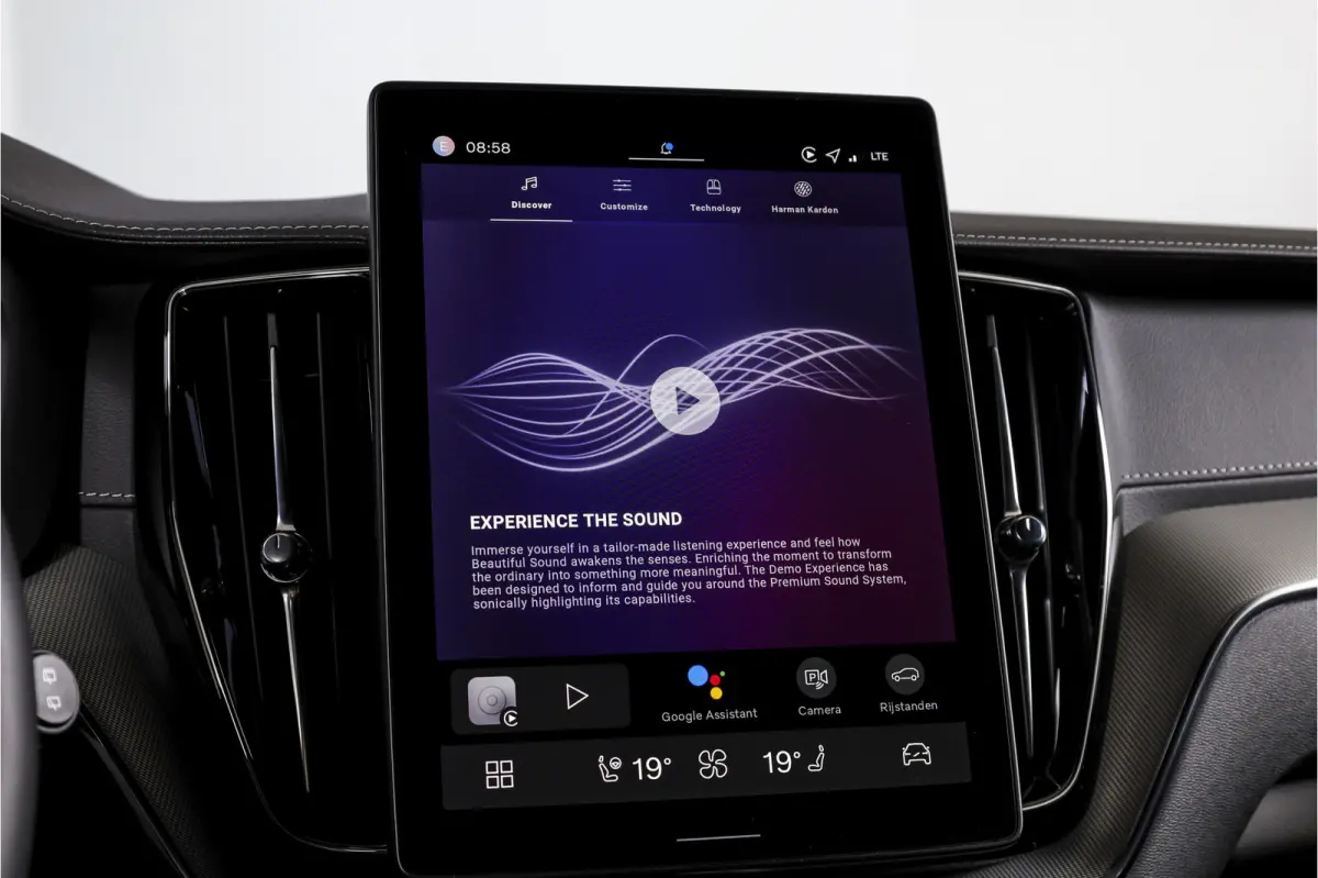 2.0 T6 Plug-in hybrid AWD Ultra Black Edition | S/K Panodak | Head-up | 360 Camera | Harman/Kardon | Dig. Cockpit | Adapt. Cruise | Stoel-+Stuurverw. | NAV+App.Connect | ECC | LM 21" | 0630