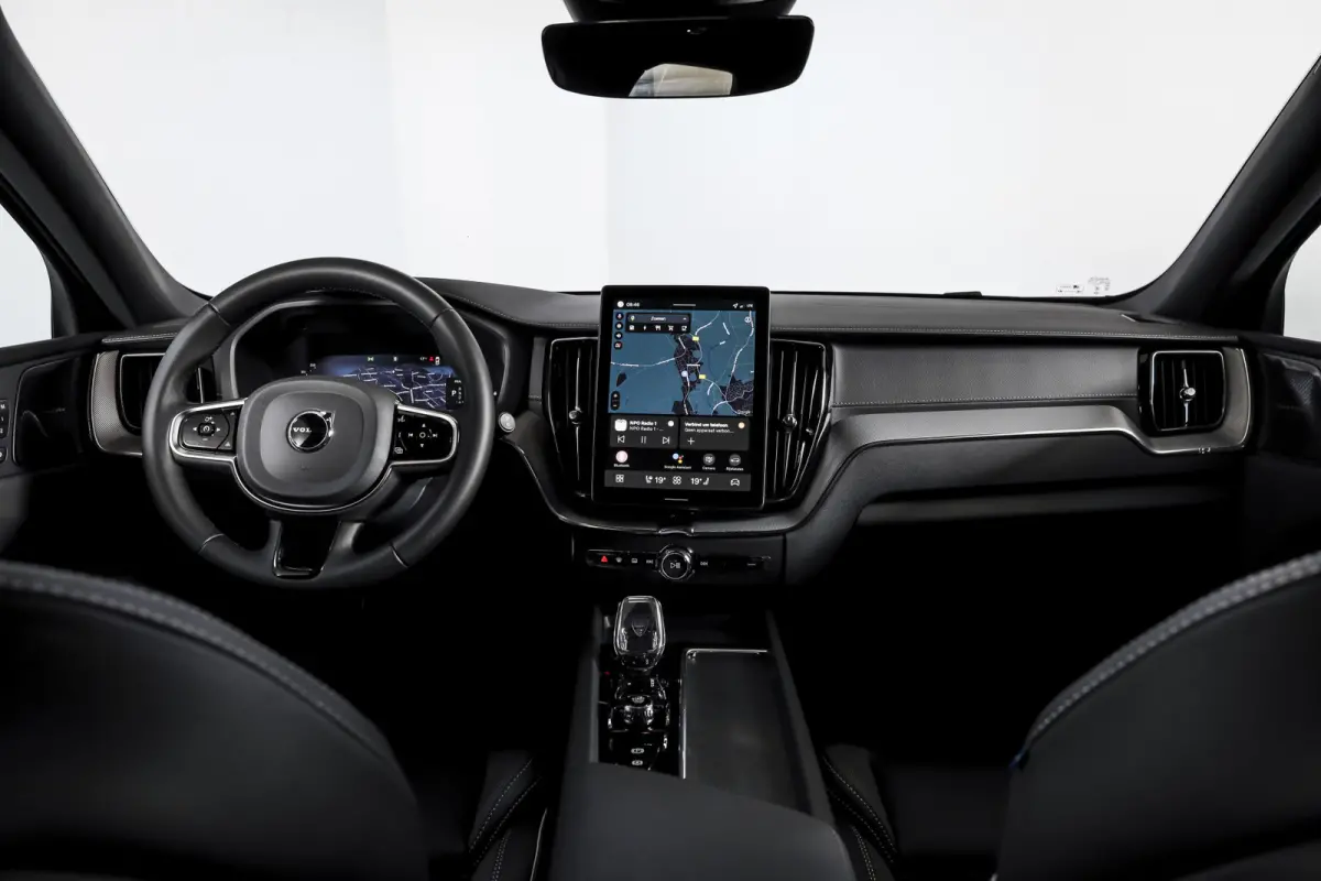 2.0 T6 Plug-in hybrid AWD Ultra Black Edition | S/K Panodak | Head-up | 360 Camera | Harman/Kardon | Dig. Cockpit | Adapt. Cruise | Stoel-+Stuurverw. | NAV+App.Connect | ECC | LM 21" | 0630