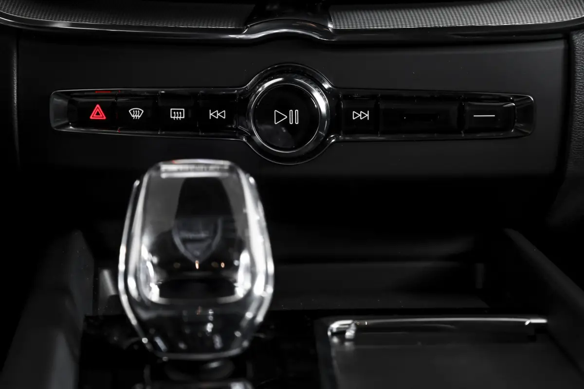 2.0 T6 Plug-in hybrid AWD Ultra Black Edition | S/K Panodak | Head-up | 360 Camera | Harman/Kardon | Dig. Cockpit | Adapt. Cruise | Stoel-+Stuurverw. | NAV+App.Connect | ECC | LM 21" | 0630