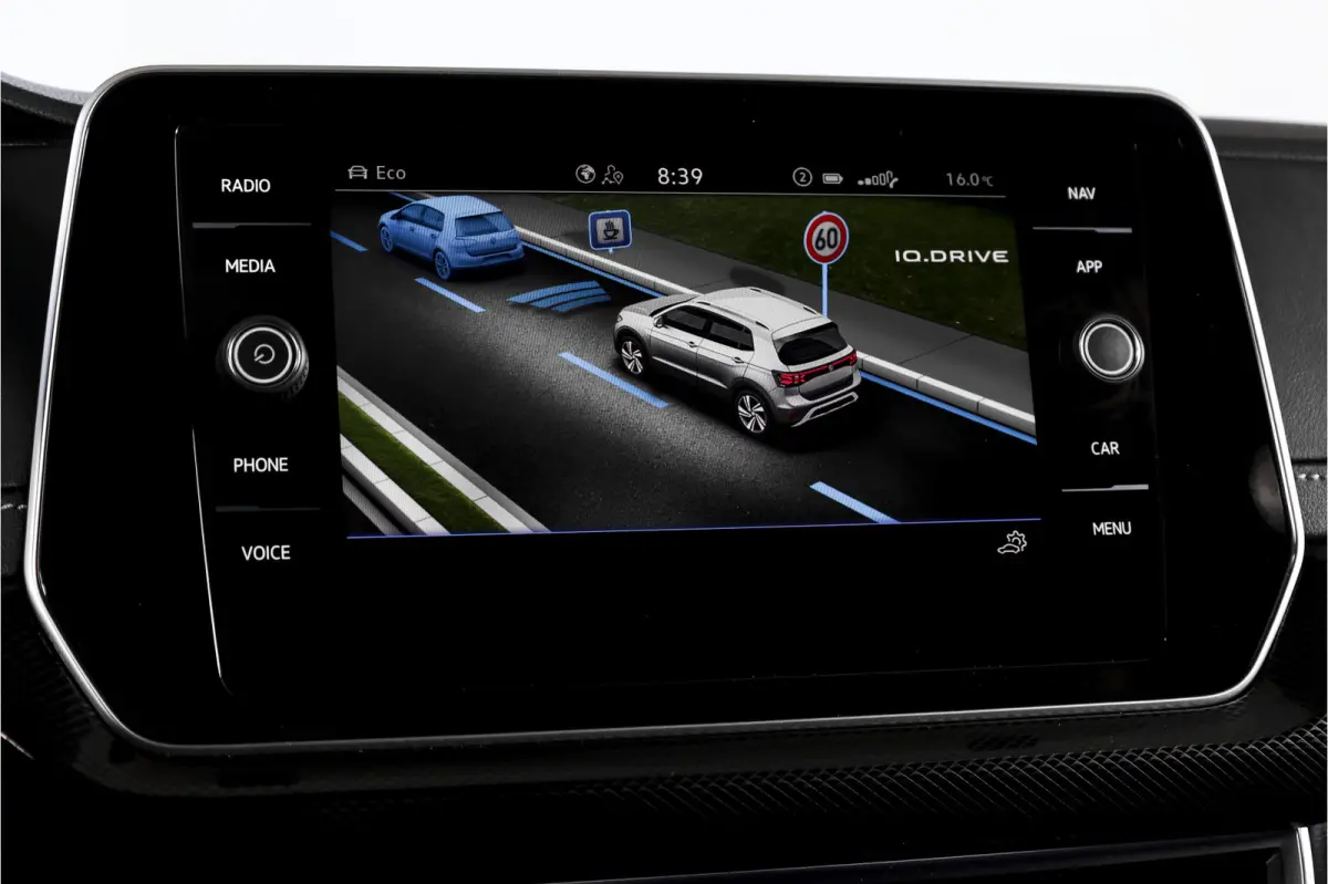 1.0 TSI 115 PK R-Line - Automaat | Dig. Cockpit | Adapt. Cruise | Camera | PDC | App. Connect | ECC | DAB | LM 18" | 2240