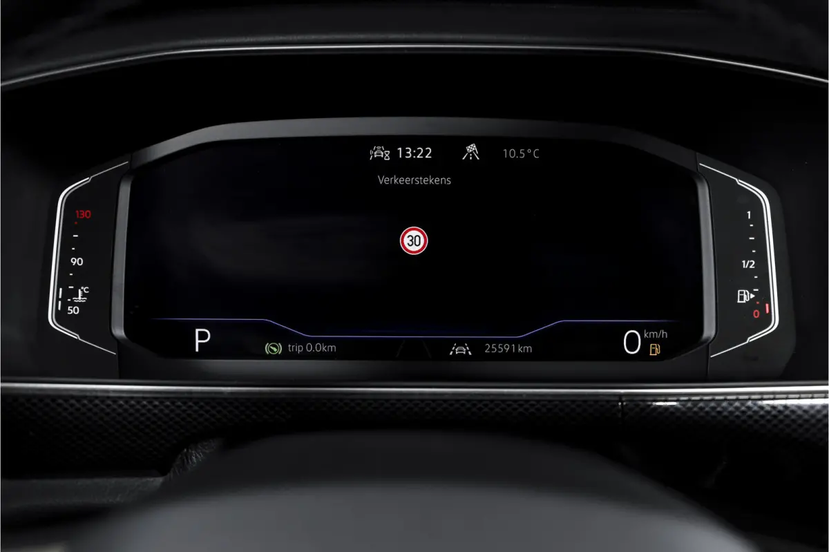 1.0 TSI 115 PK R-Line - Automaat | Dig. Cockpit | Adapt. Cruise | Camera | PDC | App. Connect | ECC | DAB | LM 18" | 2240
