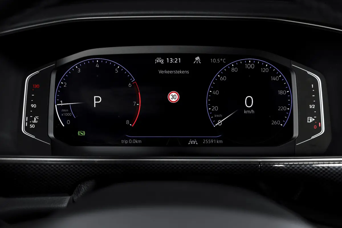 1.0 TSI 115 PK R-Line - Automaat | Dig. Cockpit | Adapt. Cruise | Camera | PDC | App. Connect | ECC | DAB | LM 18" | 2240