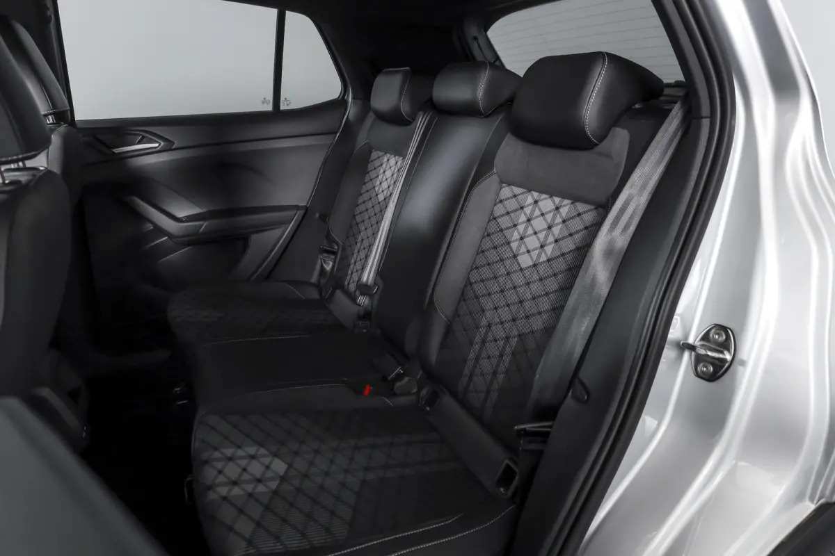 1.0 TSI 115 PK R-Line - Automaat | Dig. Cockpit | Adapt. Cruise | Camera | PDC | App. Connect | ECC | DAB | LM 18" | 2240
