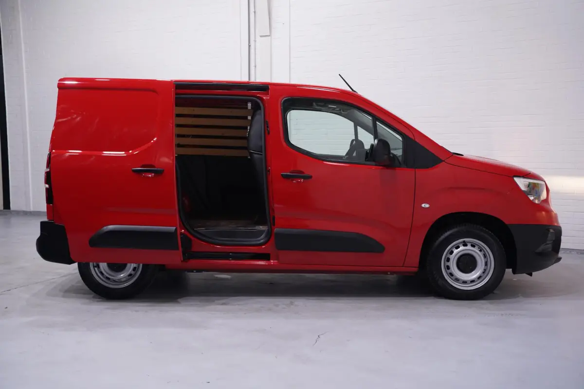 1.5D 102 pk L1H1 Edition Navi, Airco Cruise Control, NAP, Laadruimte Pakket, PDC achter, 2-Zits