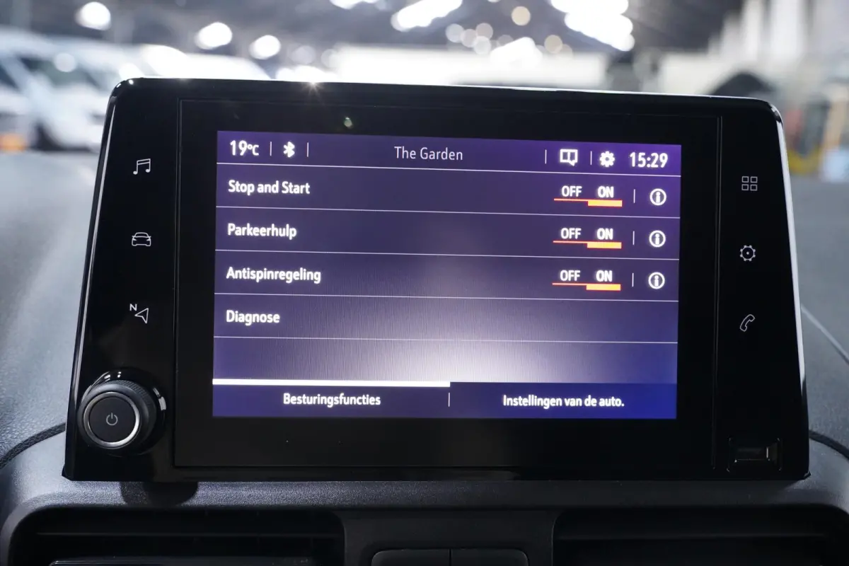 1.5D 102 pk L1H1 Edition Navi, Airco Cruise Control, NAP, Laadruimte Pakket, PDC achter, 2-Zits