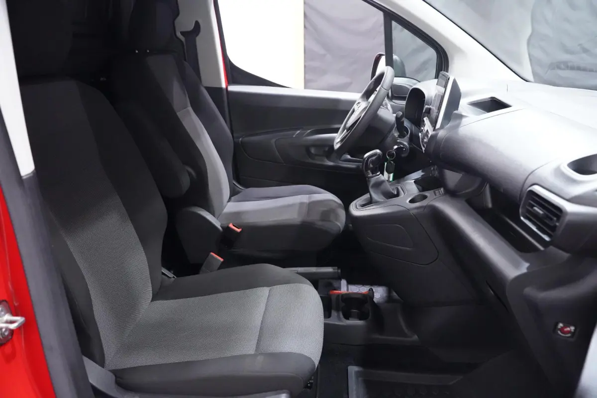 1.5D 102 pk L1H1 Edition Navi, Airco Cruise Control, NAP, Laadruimte Pakket, PDC achter, 2-Zits