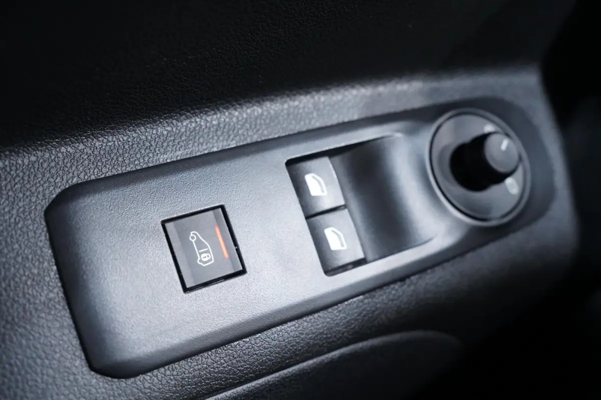 1.5D 102 pk L1H1 Edition Navi, Airco Cruise Control, NAP, Laadruimte Pakket, PDC achter, 2-Zits
