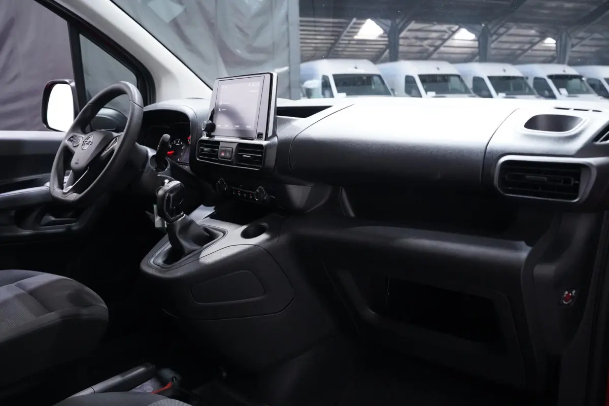 1.5D 102 pk L1H1 Edition Navi, Airco Cruise Control, NAP, Laadruimte Pakket, PDC achter, 2-Zits