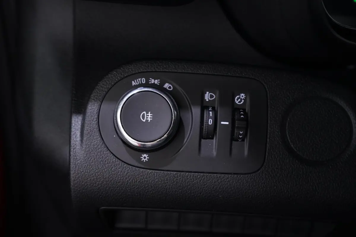 1.5D 102 pk L1H1 Edition Navi, Airco Cruise Control, NAP, Laadruimte Pakket, PDC achter, 2-Zits